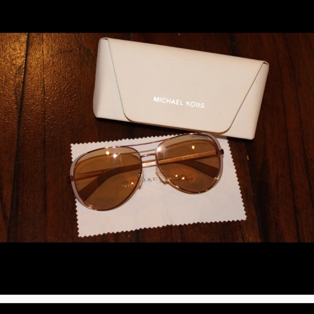 BNIB Michael Kors Chelsea Rose Gold Aviators